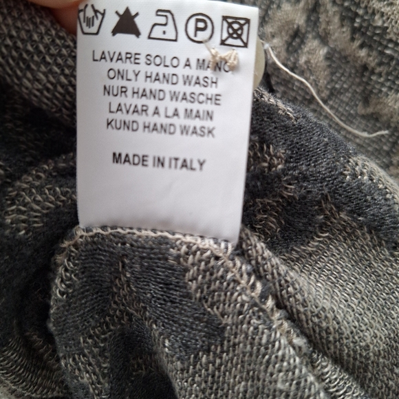 Transit Par-Such Made In Italy Button-Up Rounded Neck Cardigan with Pockets - Picture 4 of 8